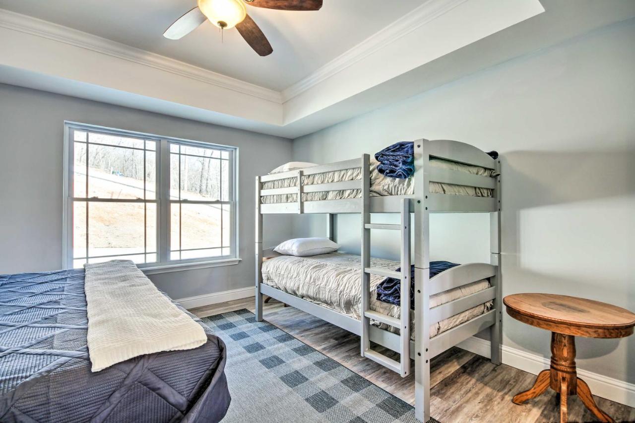 Lakefront Rocky Mount Home With Dock And Fire Pit エクステリア 写真