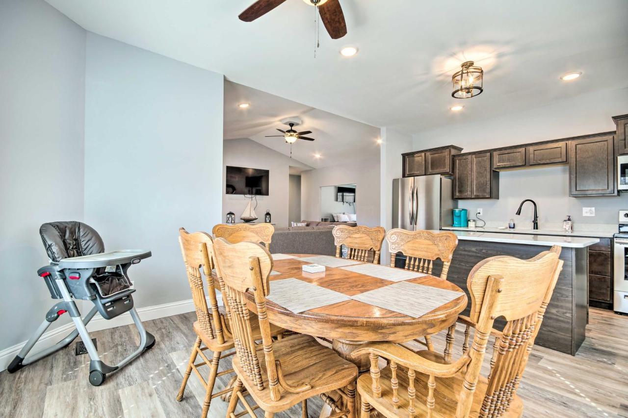 Lakefront Rocky Mount Home With Dock And Fire Pit エクステリア 写真