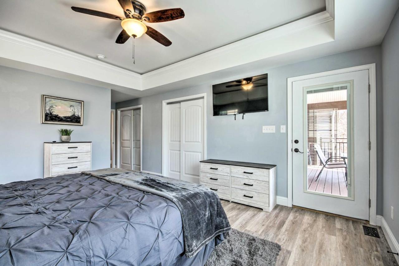 Lakefront Rocky Mount Home With Dock And Fire Pit エクステリア 写真