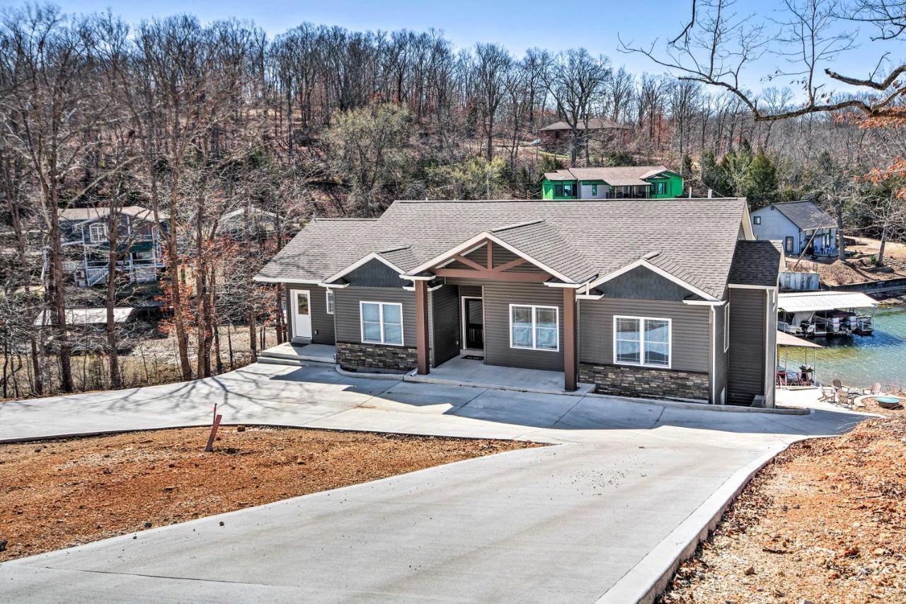 Lakefront Rocky Mount Home With Dock And Fire Pit エクステリア 写真